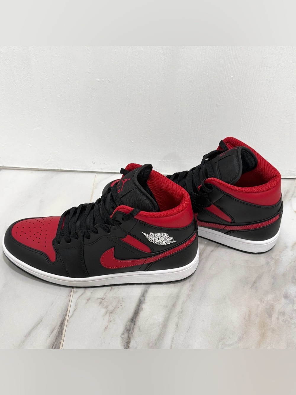 Nike Air Jordan 1 Mid Bred Toe DQ8426-067 Men’s Size 11 Worn Once